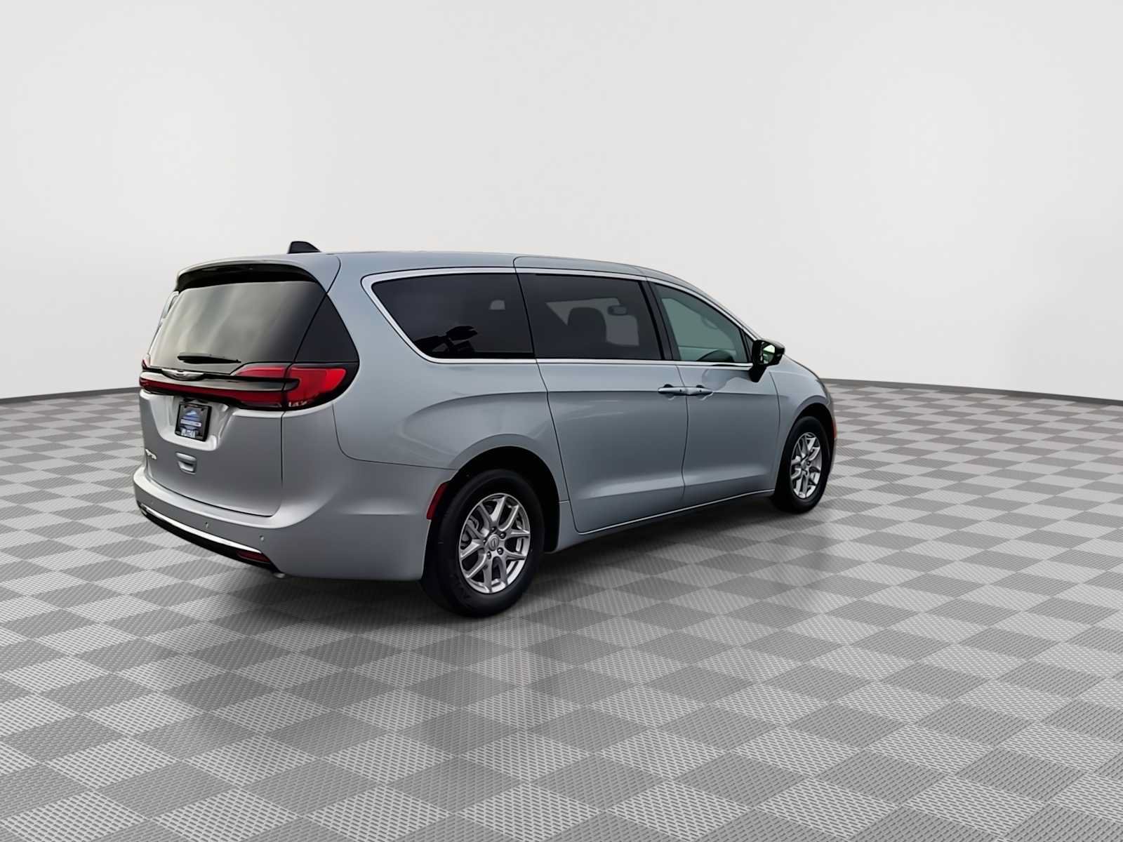 New 2026 Chrysler Pacifica Select FWD image 8