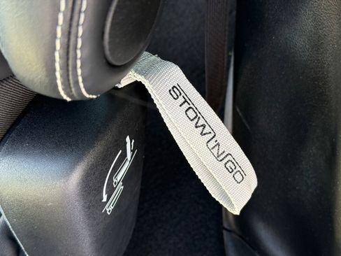 Used 2025 Chrysler Pacifica Select image 37