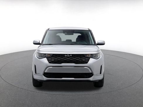 Used 2025 Kia Soul LX w/ LX Technology Package FWD image 2