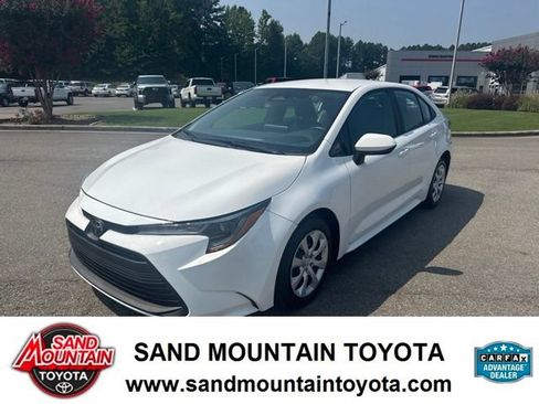 Used 2025 Toyota Corolla LE FWD image 6