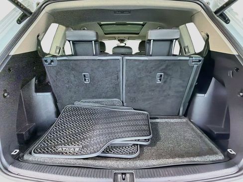 Used 2024 Volkswagen Atlas SE w/ Panoramic Sunroof Package FWD image 32