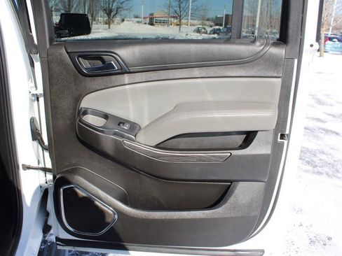 Used 2019 Chevrolet Suburban LT image 23