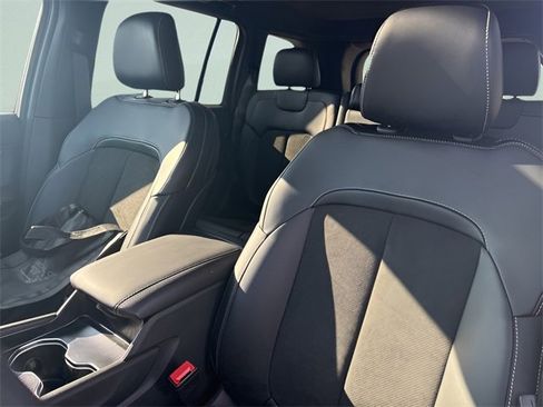 New 2025 Jeep Grand Cherokee Altitude image 23