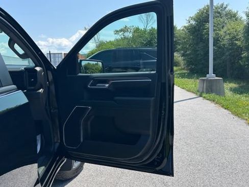 Used 2024 Chevrolet Silverado 1500 LT AWD/4WD image 28