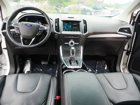 Used 2018 Ford Edge Titanium w/ Equipment Group 301A AWD/4WD image 21