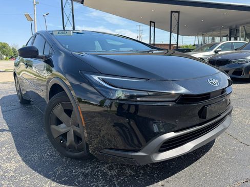 Used 2024 Toyota Prius LE image 3