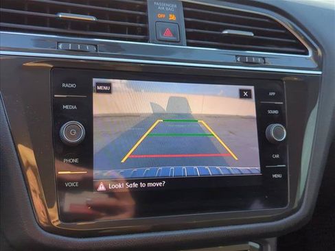 Used 2019 Volkswagen Tiguan SE w/ Panoramic Sunroof Package FWD image 19