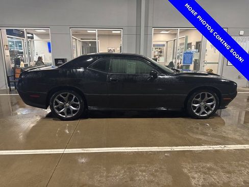 Used 2016 Dodge Challenger SXT image 7