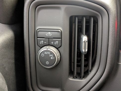 Used 2022 Chevrolet Silverado 1500 Custom image 23