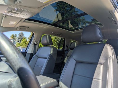 Certified 2023 Volkswagen Atlas SEL R-Line AWD/4WD image 26