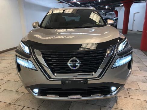 Used 2021 Nissan Rogue Platinum image 3