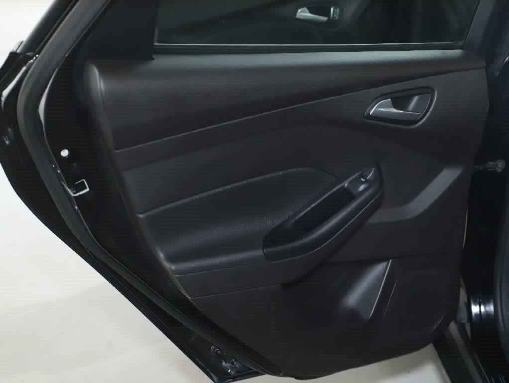 Used 2017 Ford Focus SE FWD image 13