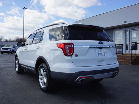 Used 2016 Ford Explorer XLT w/ Equipment Group 202A image 7