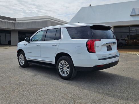 Used 2024 GMC Yukon SLT w/ SLT Luxury Package image 3