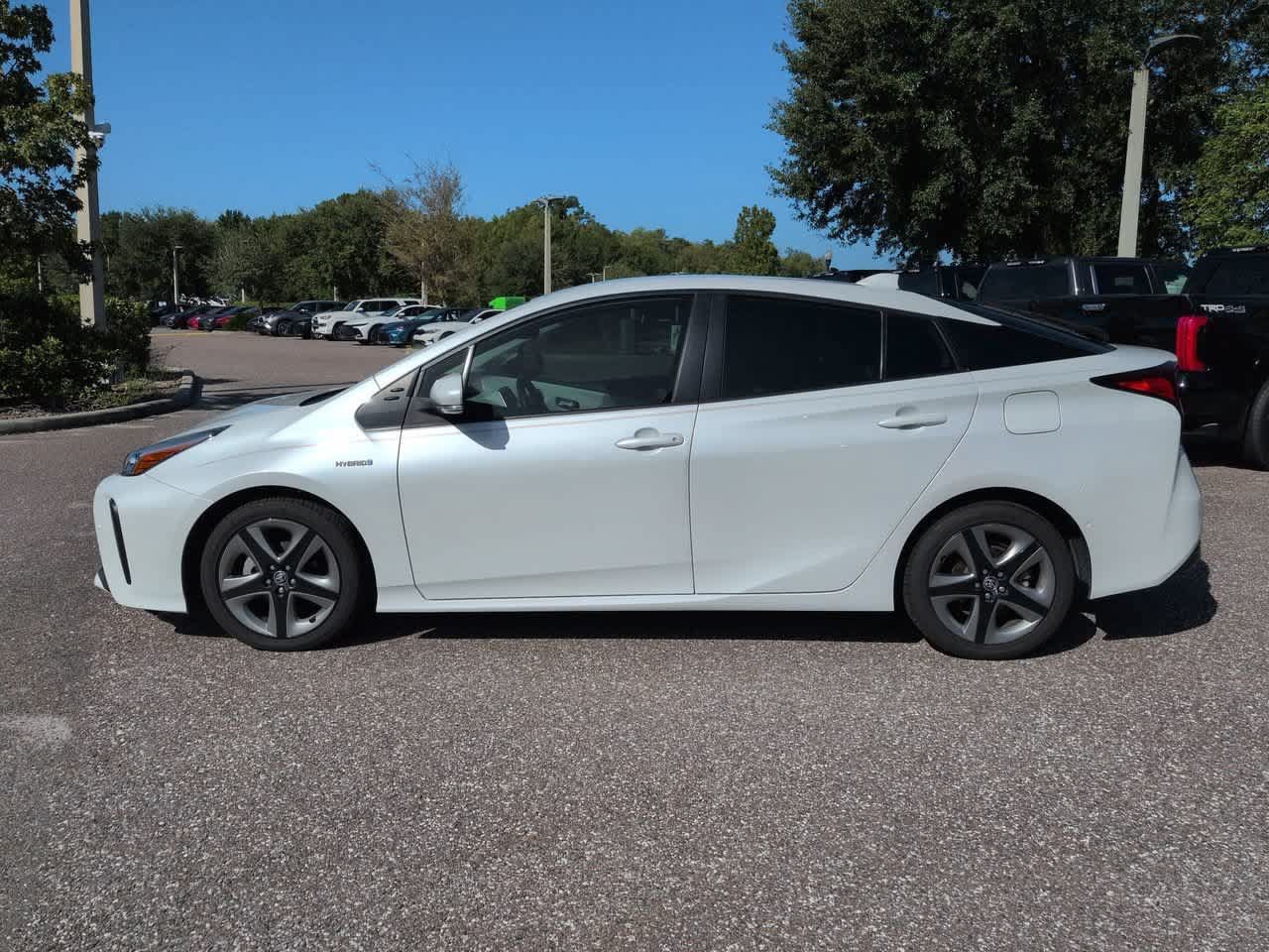 Certified 2021 Toyota Prius XLE FWD image 3