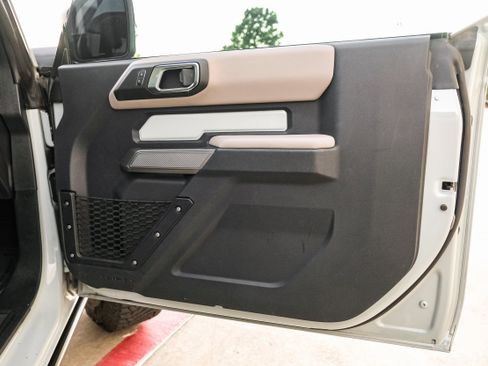 Used 2021 Ford Bronco Wildtrak image 40