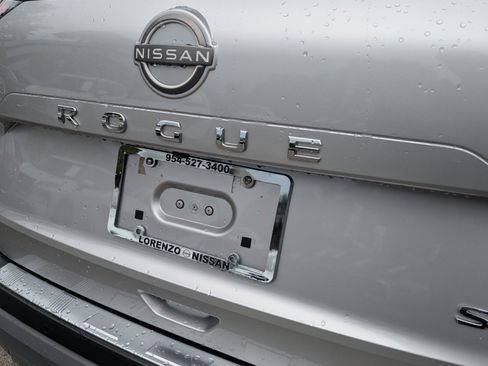 Used 2023 Nissan Rogue SV FWD image 9