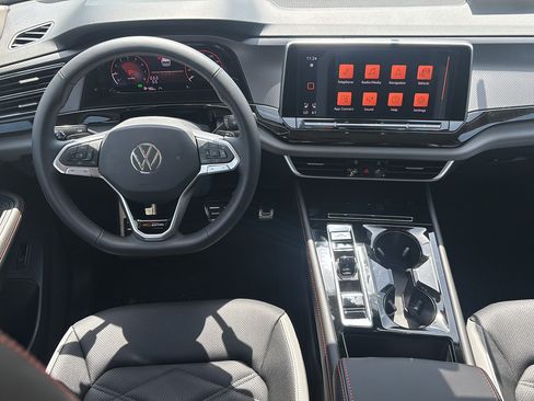 New 2026 Volkswagen Atlas Peak Edition AWD/4WD image 18