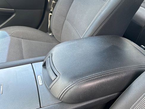 Used 2016 Ford Taurus SEL FWD image 12