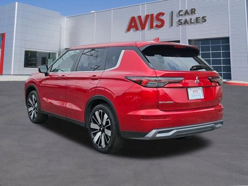 Used 2025 Mitsubishi Outlander SE AWD/4WD image 3