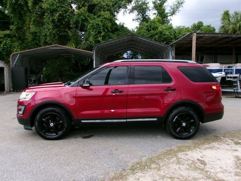 Used 2017 Ford Explorer XLT AWD/4WD image 1