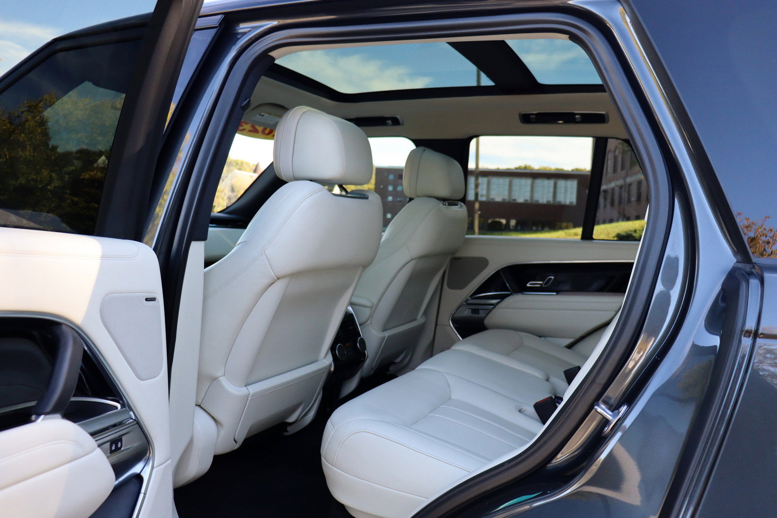 Used 2023 Land Rover Range Rover SE AWD/4WD image 13