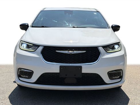 Used 2024 Chrysler Pacifica Touring-L FWD image 31