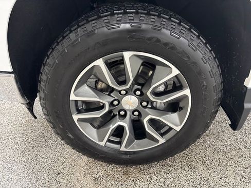 Used 2024 Chevrolet Silverado 1500 LT image 17