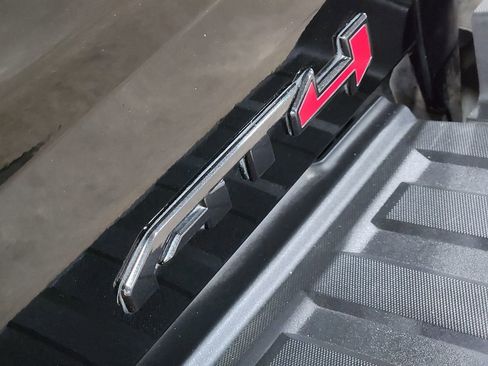 Used 2022 GMC Canyon AT4 image 26