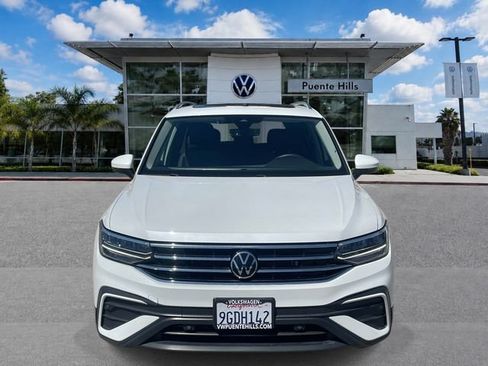Certified 2023 Volkswagen Tiguan SE w/ Panoramic Sunroof Package FWD image 2