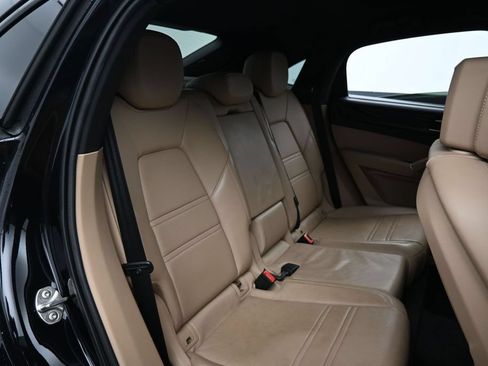 Certified 2021 Porsche Cayenne Coupe AWD/4WD image 16