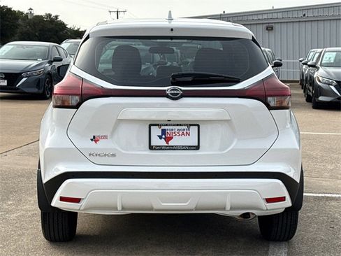 Certified 2025 Nissan Kicks Play S image 8