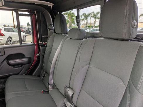 Used 2021 Jeep Gladiator Sport image 20