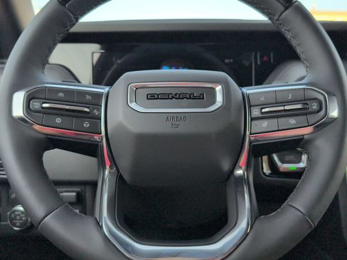 New 2026 GMC Yukon Denali w/ Denali Reserve Package AWD/4WD image 12