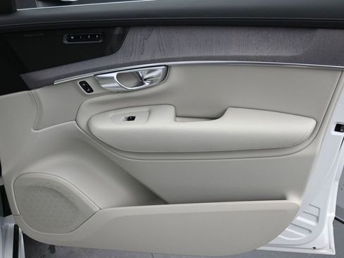 New 2026 Volvo XC90 B6 Ultra w/ Protection Package Premier AWD/4WD image 14
