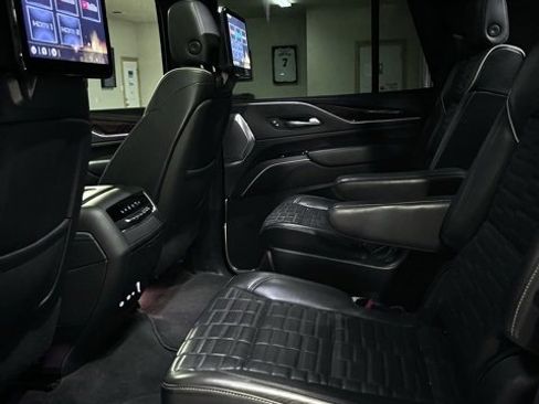 Used 2022 Cadillac Escalade Sport Platinum image 9