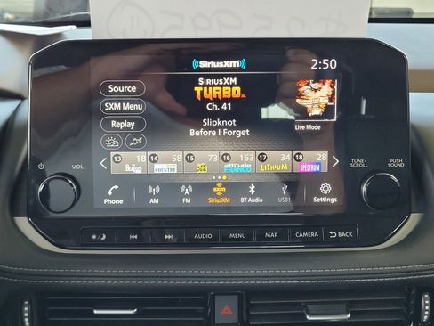 Used 2021 Nissan Rogue SL w/ Premium Package image 11