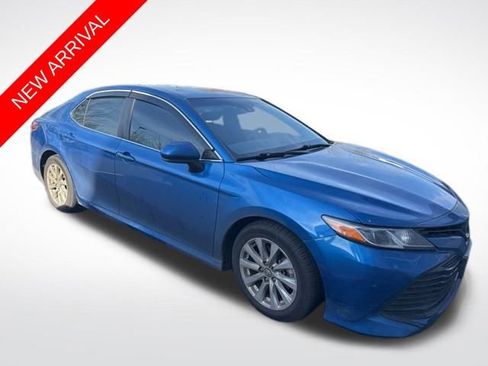 Used 2019 Toyota Camry LE image 1