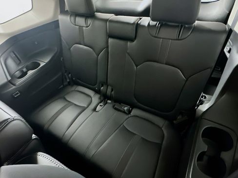 Used 2025 Honda Pilot EX-L image 29