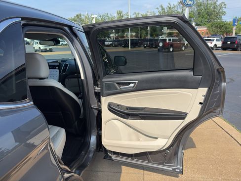 Used 2023 Ford Edge Titanium AWD/4WD image 21