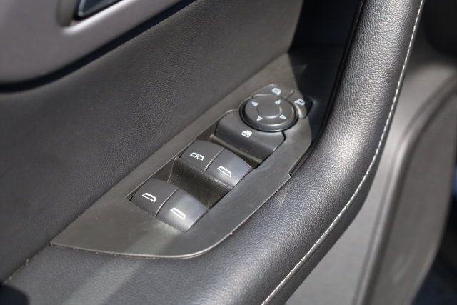 Used 2025 Chevrolet Blazer LT FWD image 18