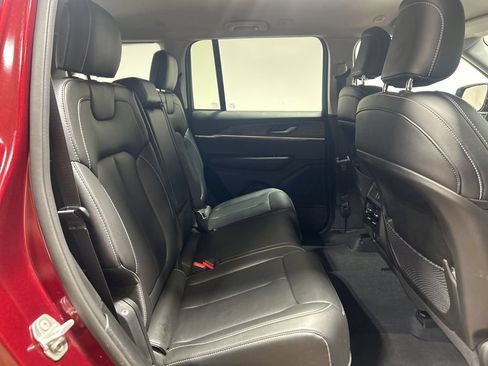 Used 2023 Jeep Grand Cherokee Limited w/ Black Appearance Package AWD/4WD image 29