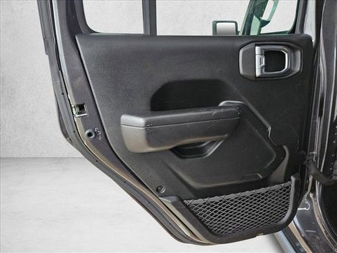 Used 2021 Jeep Gladiator Sport image 18