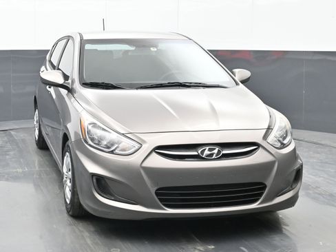 Used 2017 Hyundai Accent SE image 3