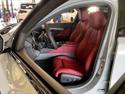 New 2026 BMW 530i xDrive w/ M Sport Package image 9