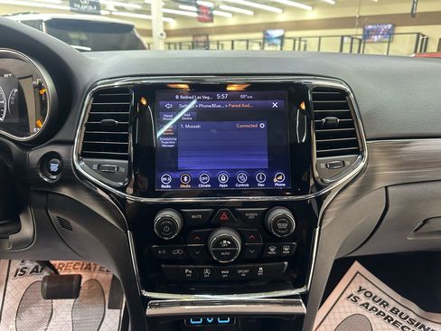 Used 2019 Jeep Grand Cherokee Altitude image 28