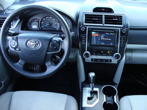 Used 2014 Toyota Camry LE FWD image 9