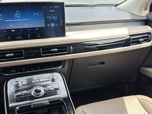 Used 2021 Lincoln Nautilus AWD image 8