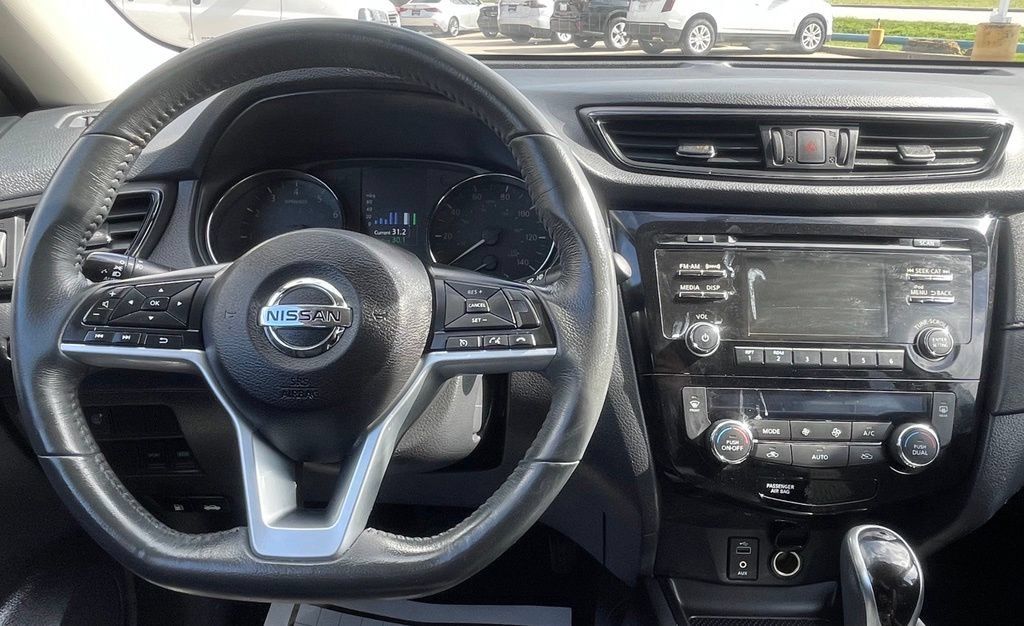 Used 2017 Nissan Rogue SV FWD image 14