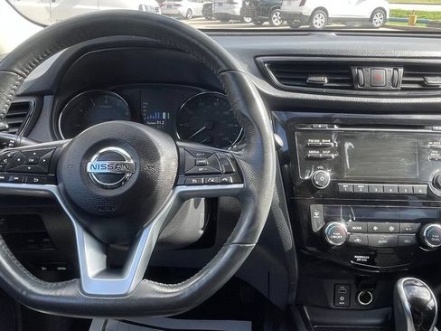 Used 2017 Nissan Rogue SV FWD image 14